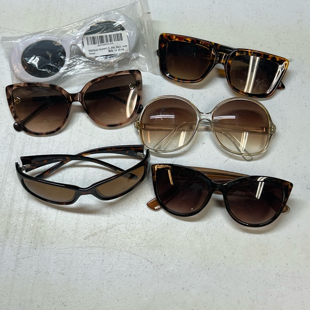 Lot of 6 women’s sunglasses